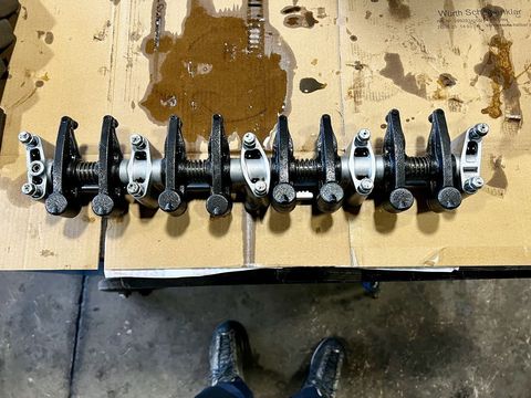 [3244-3983617-3.jpg]