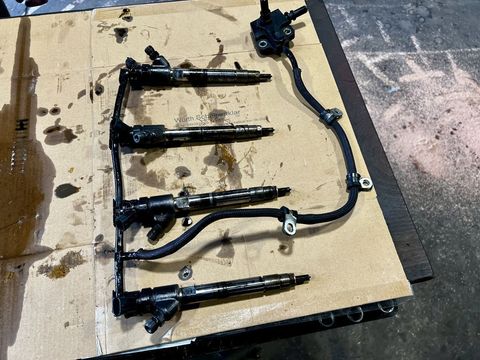 [3244-3983627-5.jpg]