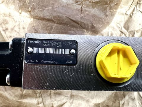 [3244-4072928-2.jpg]