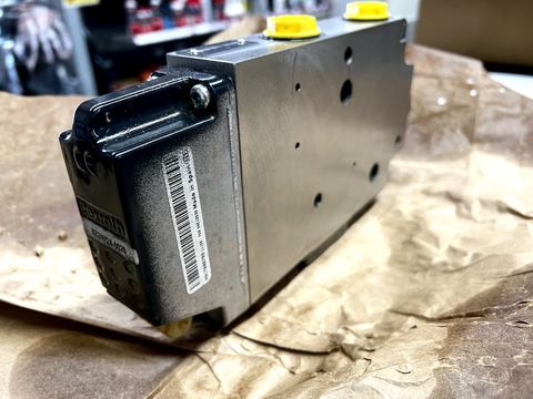 [3244-4072928-5.jpg]