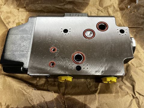 [3244-4072928-6.jpg]