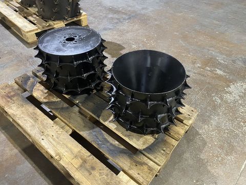 [3244-4407615-11.jpg]