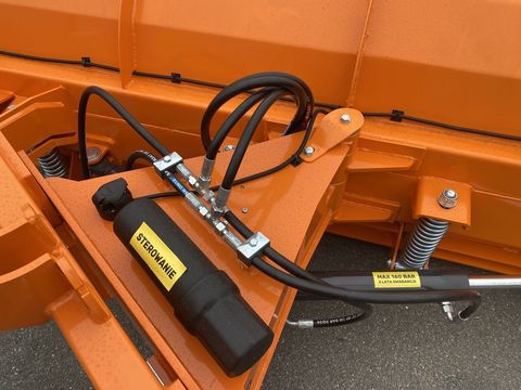 [3244-4739838-12.jpg]