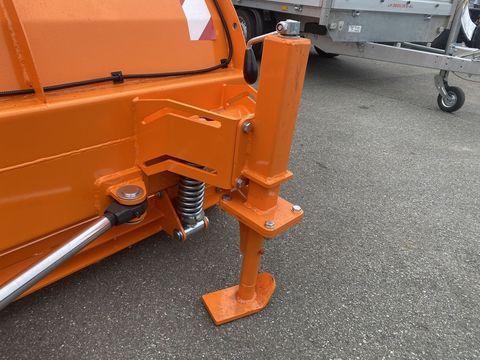 [3244-4739838-13.jpg]