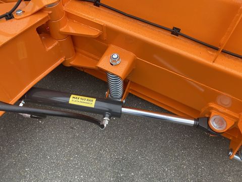 [3244-4739838-14.jpg]