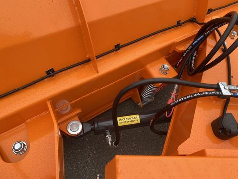 [3244-4739838-15.jpg]