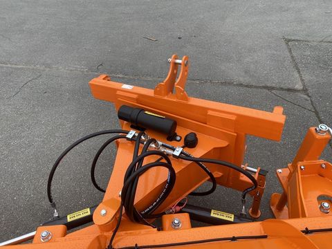 [3244-4739838-17.jpg]