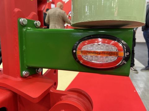 [3244-4752948-9.jpg]