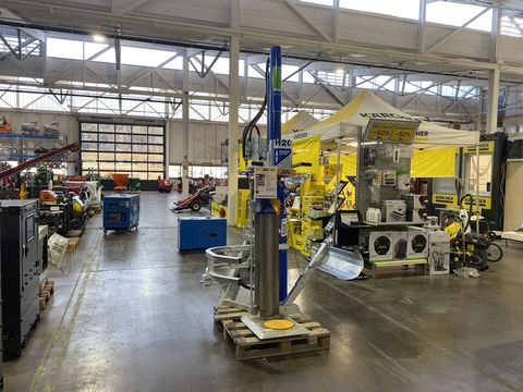 [3244-5301731-0.jpg]