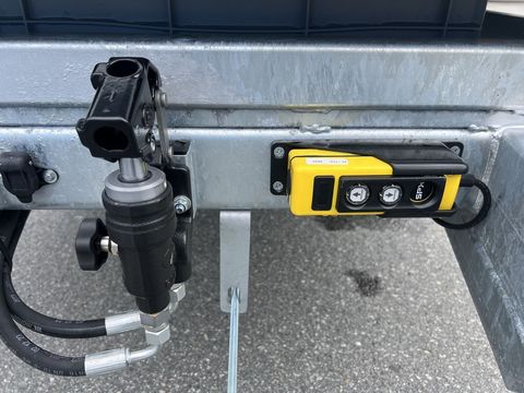 [3244-5990140-10.jpg]