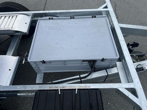 [3244-5990140-8.jpg]