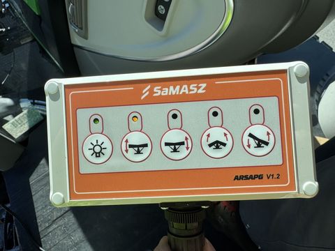 [3244-6413876-26.jpg]