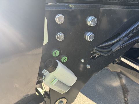 [3244-6413902-12.jpg]