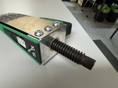 [3244-6477926-6.jpg]