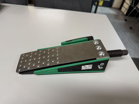 [3244-6477926-7.jpg]