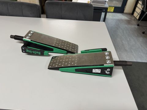 [3244-6477926-9.jpg]