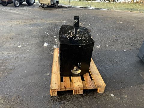 [3244-6492660-0.jpg]