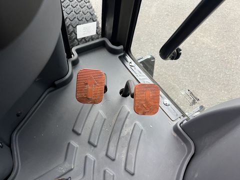 [3244-6506663-15.jpg]