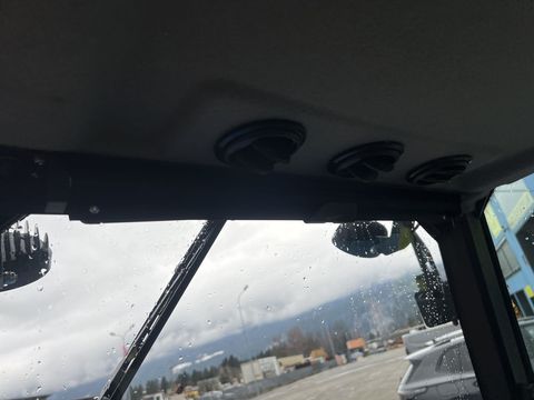 [3244-6506663-18.jpg]