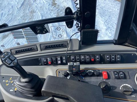 [3244-6649697-8.jpg]