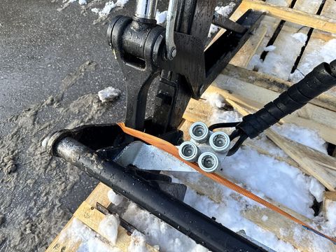 [3244-6663834-11.jpg]