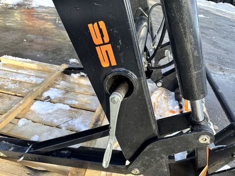 [3244-6663834-15.jpg]