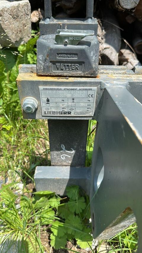 [3244-6664041-16.jpg]