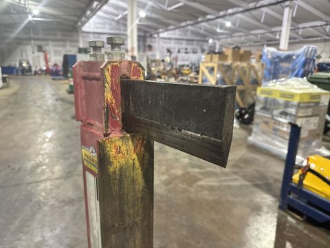 [3244-6682388-10.jpg]