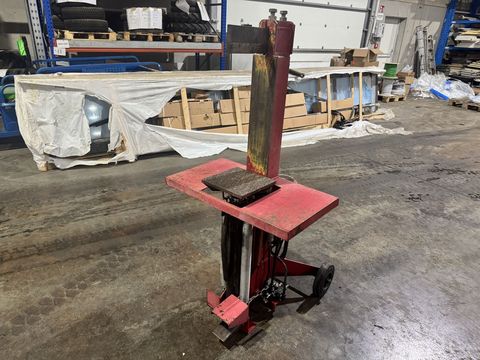 [3244-6682388-3.jpg]