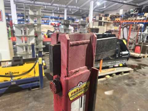 [3244-6682388-9.jpg]