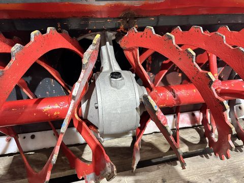 [3244-6857989-15.jpg]