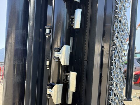 [3244-6879657-8.jpg]