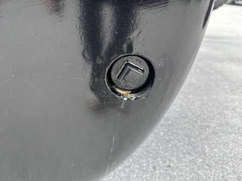 [3244-6884429-15.jpg]