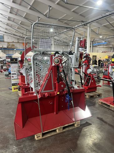 [3244-6933907-0_1.jpg]