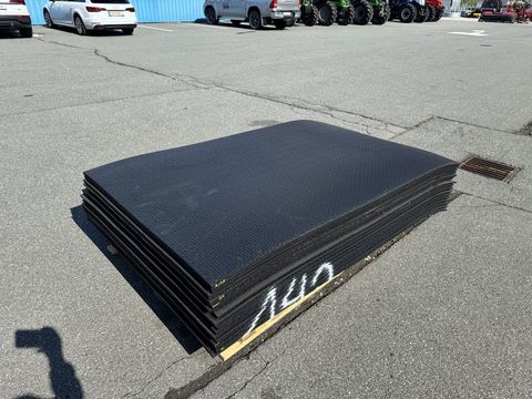 [3244-7336612-9.jpg]