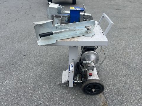 [3244-7619594-1.jpg]