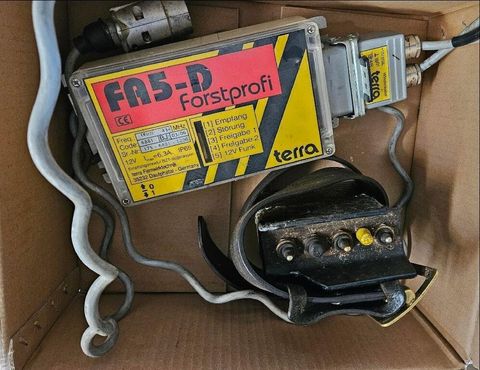 [3258-6120216-11.jpg]