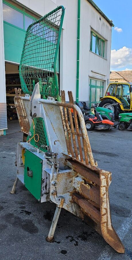 [3258-6120216-4.jpg]