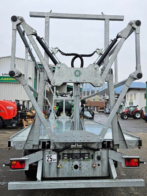 [3258-6546638-3.jpg]