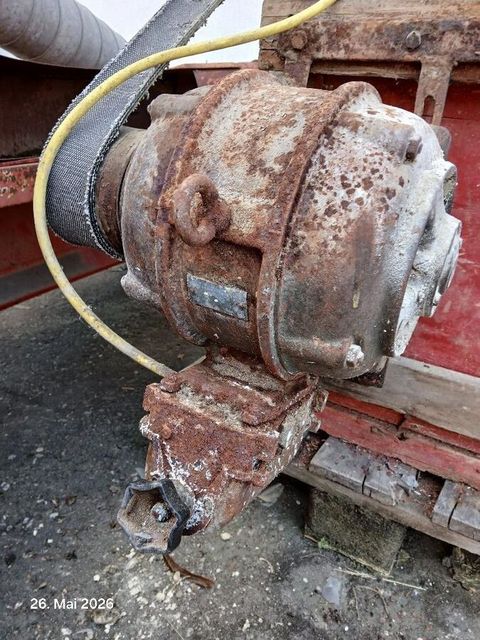 [3258-7098201-7.jpg]