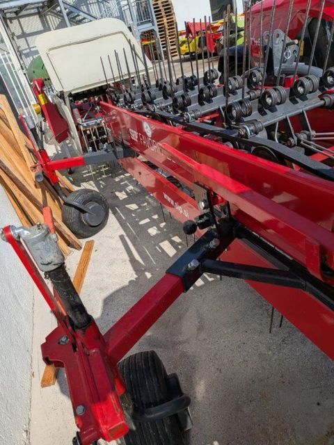 [3290-6888548-5.jpg]