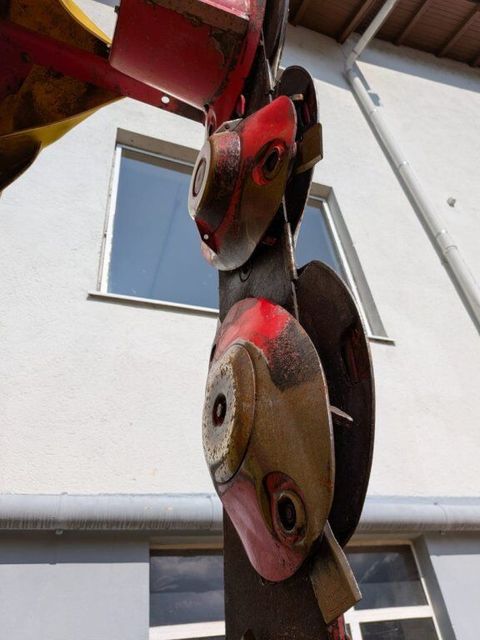 [3290-6888718-4.jpg]