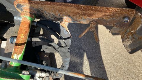 [3293-4157677-4.jpg]