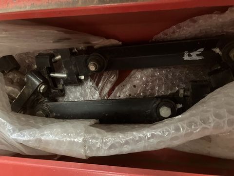 [3293-6873635-3.jpg]