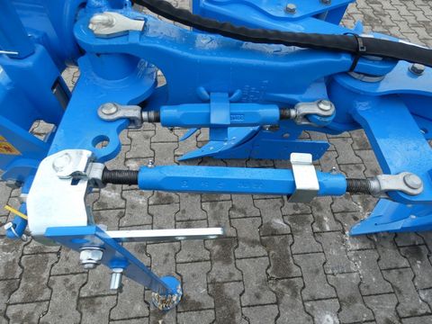 [3342-4787568-11.jpg]
