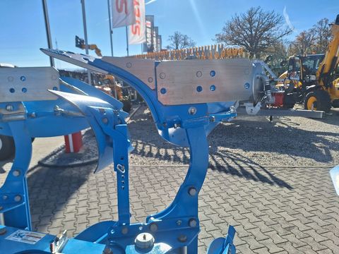 [3342-5339925-12.jpg]