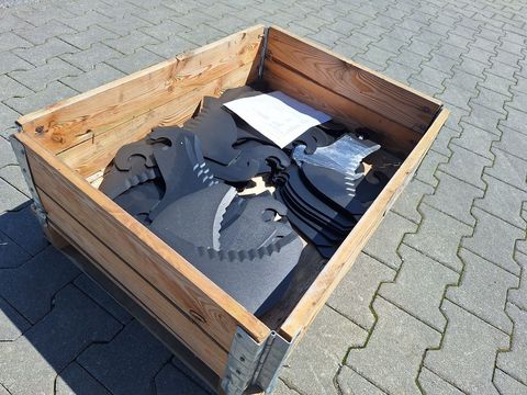 [3342-5416499-4.jpg]