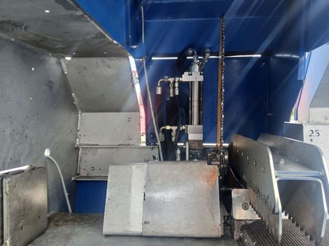 [3342-5529739-11.jpg]