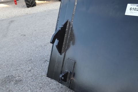 [3342-5563868-6.jpg]