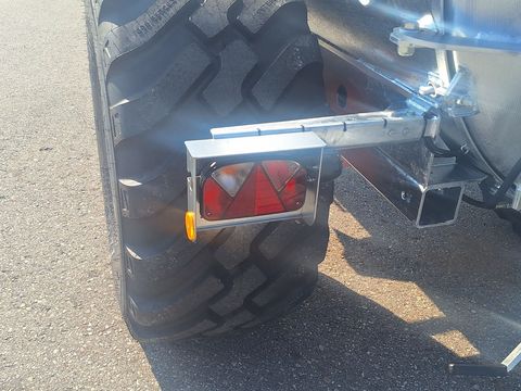 [3342-5661522-21.jpg]